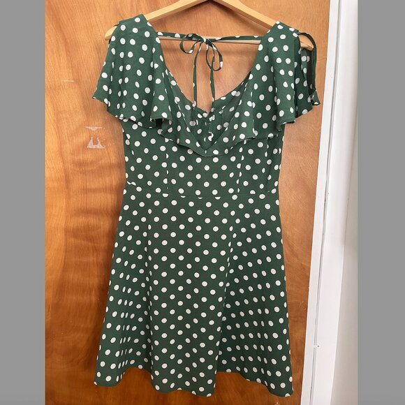 NWT ASOS DESIGN flutter sleeve mini dress with buttons in green polka dot - Picture 3 of 8